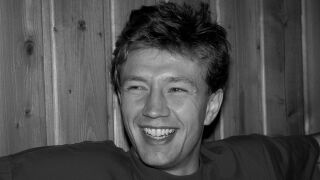 Футболист почина, след като се заби с колело в елен 