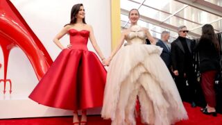 Неотразима и най-красива: Ан Хатауей изуми всички с уникална рокля на премиерата на "Дяволът носи Прада" 2! (ВИДЕО+СНИМКИ)