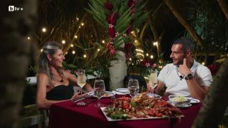 За завиждане! Какво ядат на романтичните си вечери двойките в "Ергенът" (ВИДЕО)