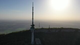 Снимка: 60 години омайни гледки: Поставят мраморна плоча за годишнината от строежа на телевизионната кула в Белоградчик