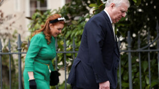 За 4500 лева на вечер: Бившата съпруга на принц Андрю се е укривала в хижа (СНИМКИ)