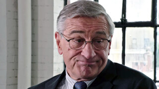 Де Ниро е стажант на Ан Хатауей в "The Intern"