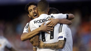 Валенсия е с единия крак в групите (ВИДЕО)