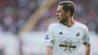 Гилфи Сигурдсон преподписа в Англия