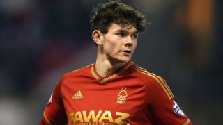 19-годишен защитник стана най-скъпият в историята на шотландския футбол