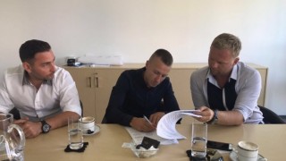 Полски национал подписа с 