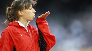 Мирела Демирева се справя с изолацията, говорейки си с авокадо (ВИДЕО)