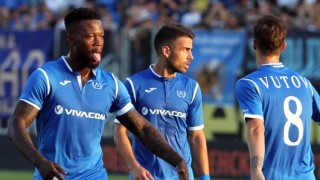 Хеттрик на Мапуку и втора победа за 