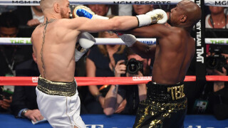 Макгрегър или Нурмагомедов: Мейуедър загатна за шоу през 2020 г.