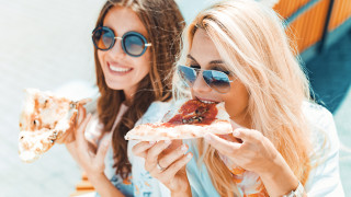 Вкусната пица освобождава опиоди в мозъка