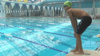 10-годишният Супермен, който лети в басейна по-бързо от Майкъл Фелпс (ВИДЕО)