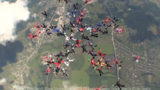 Световен рекорд по парашутен спорт (ВИДЕО)