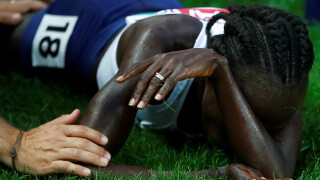 Празненства преди финала с цената на изпуснат медал  