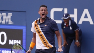 Кирьос намери най-големия си фен на... съдийския стол (ВИДЕО)