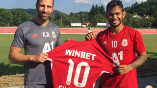 Евандро даде фланелката си от мача с 