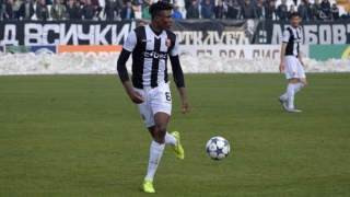 Езе ще получи дневна виза за мача на 