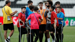 Човешкото лице на суперзвездите в Истанбул (ВИДЕО)