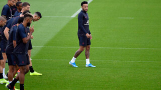 Неймар тренира, но остана извън групата за двубоя с 