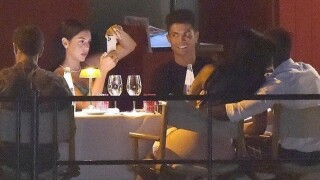 Вечерта на Роналдо и Джорджина: Разходка и романтична вечеря (СНИМКИ)