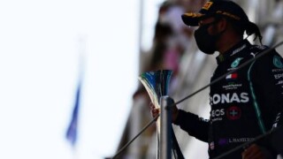 Хамилтън се върна към победите, подобри рекорд на Шумахер