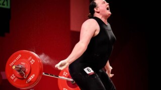 Транссексуалният Лоръл Хъбърд се провали още на старта в Токио