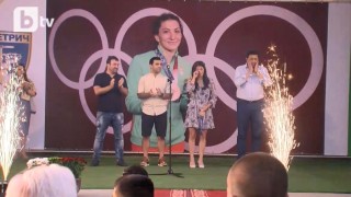 Бронзовата Николова и треньорът Касабов отново в Петрич (ВИДЕО)