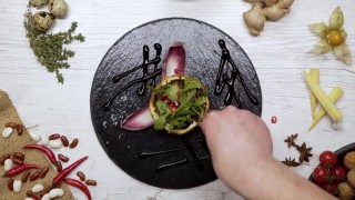 Салата с пастърма в кошница от сирене (ВИДЕО)