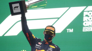 Победа за Верстапен в старт без нито една обиколка