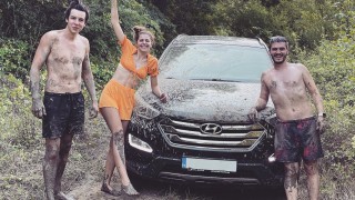 До ушите: Михаела Филева и Тино от "Гласът на България" се нацапаха с кал