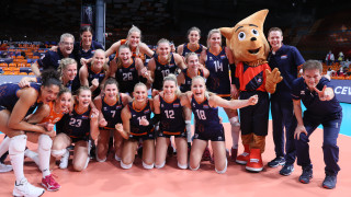 Уверена Нидерландия прелетя през Швеция към полуфиналите