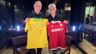 Бебето позира с екип на ЦСКА