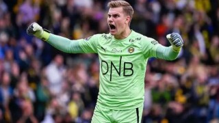 Вратар измъкна своите с гол в добавеното време