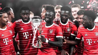 От чистачката до шефа: Мане затрупа 