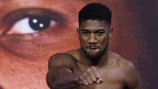 Антъни Джошуа иска руснак за треньор