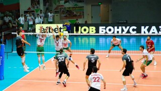 Волейболистите обърнаха Канада в контрола