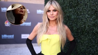 Хайди Клум качи снимка само по шапка и слънцезащитен крем