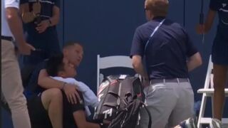 Шокиращи кадри от турнира на Григор: китаец колабира в жегата (СНИМКИ И ВИДЕО)