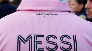 Не ми пука, струваше си: Уволниха чистач заради Меси (ВИДЕО)