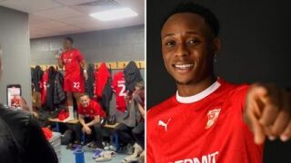 Футболист просълзи съотборници с изпълнение в съблекалнята (ВИДЕО)