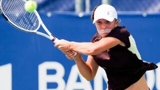 Световната №1 в тениса тренира със залепена уста (ВИДЕО)