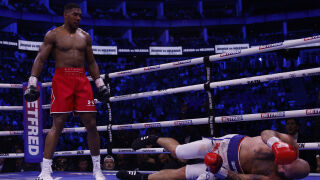 Антъни Джошуа нокаутира Хелениус (ВИДЕО)