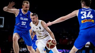 И Исландия ни би на баскетбол