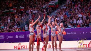 Ансамбълът седми на 3 ленти и 2 топки във Валенсия