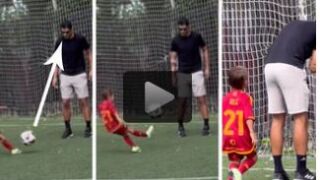 Шут в лицето: Как Мората играе с децата си (ВИДЕО)