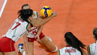 Нидерландия ни приземи (СНИМКИ И ВИДЕО)