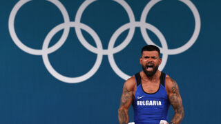 Той се завръща! Божидар Андреев отново ще вдига за България! (ВИДЕО)