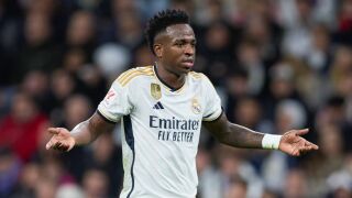 Още след 3 кръга: Реал се оплака, че бутат Барселона