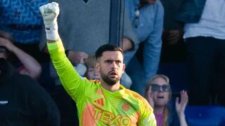 Герой! Митов спаси дузпа и остави Абърдийн на върха (ВИДЕО)