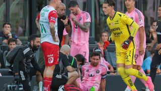 Притеснително: Лионел Меси се контузи