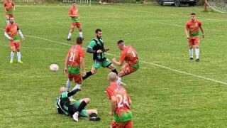 Мълния падна на футболен мач. Рани 10, единият е в кома